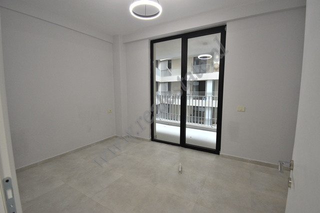 Ambient zyre me qira ne rrugen Mine Peza ne Tirane